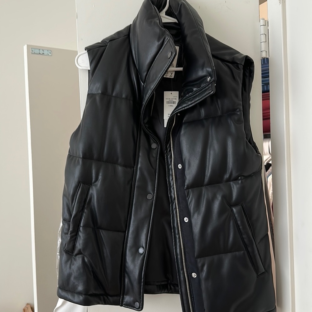 New with tags Abercrombie & Fitch XS Black leather vest jacket